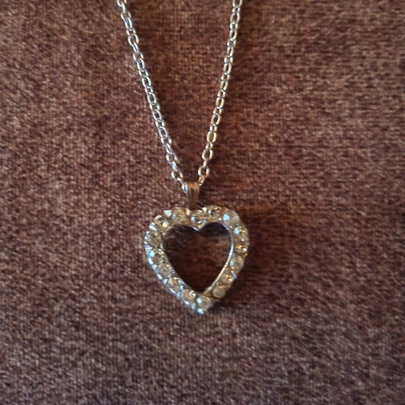 BEAUTIFUL VINTAGE HEART SILVER TONE NECKLACE! ☆☆3FOR$25☆☆ - Picture 1 of 5